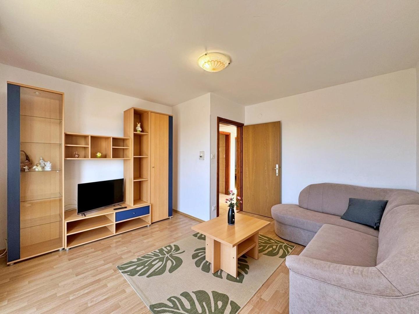 Apartments Pavle Malinska Buitenkant foto
